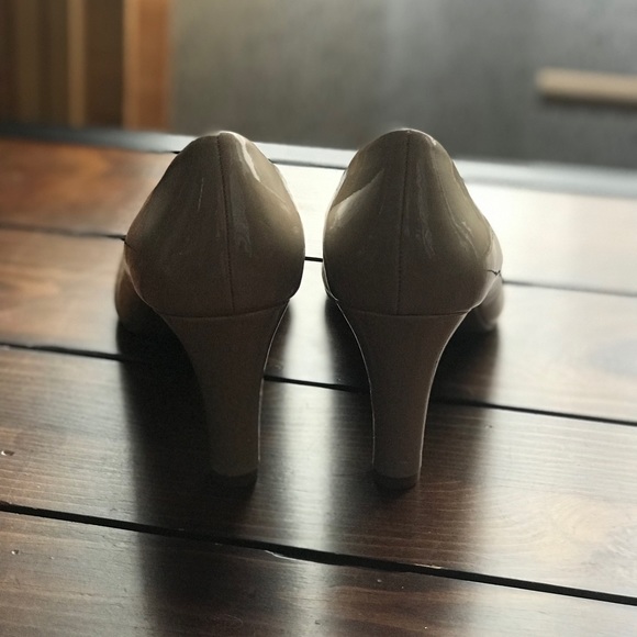 Bandalino Patent Leather Heels - Picture 5 of 7